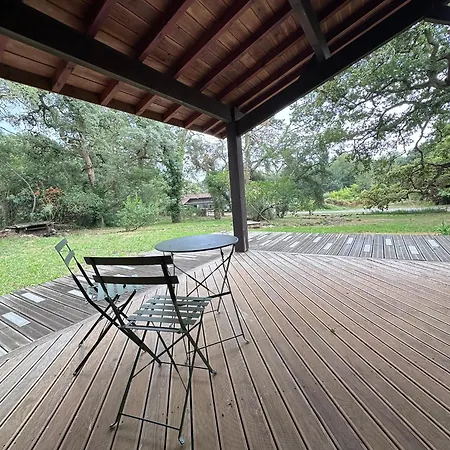 Le Tuc אכסניה *