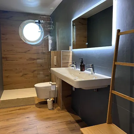 Le Tuc * מסאנז'