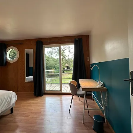 Le Tuc אכסניה *